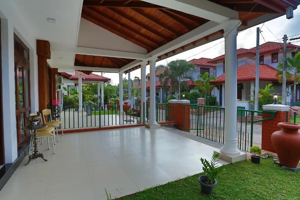 Thisara Luxury Villas Bed & Breakfast Negombo