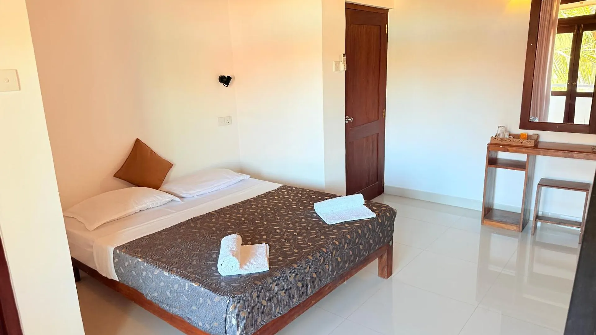 Thisara Luxury Villas Bed & Breakfast Negombo