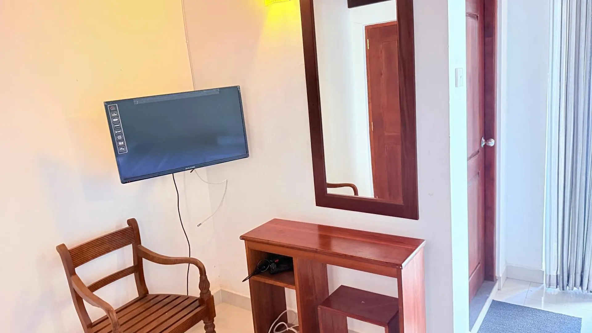 Thisara Luxury Villas Bed & Breakfast Negombo